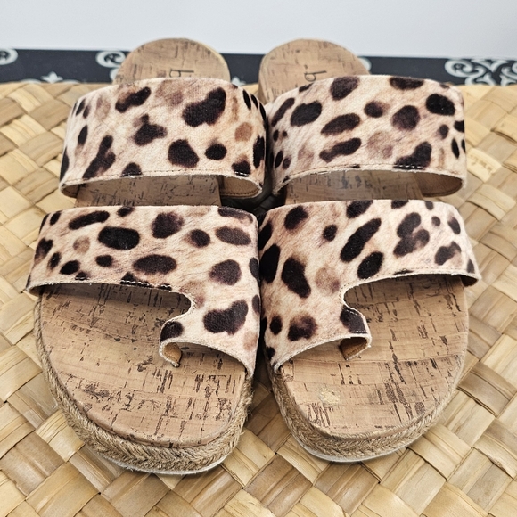 b.o.c. Women's Leopard Print Sandals - Picture 4 of 13
